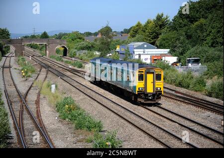 150252 mit einem Maesteg - Cheltenham Service in Magor. Stockfoto