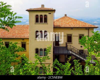 San Marino, San Marino Republik - 16. Juni 2017: Architektur der Altstadt in San Marino Stockfoto