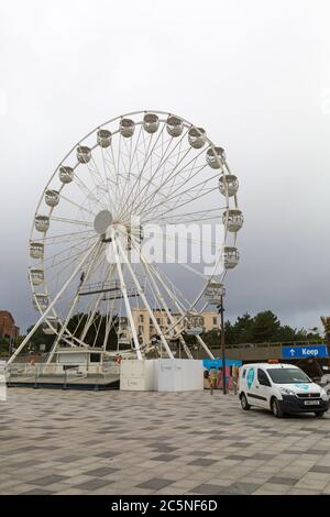 Bournemouth, Dorset, Großbritannien. Juli 2020. Bevor es wieder eröffnet wird, sollten Sie sich das Big Wheel, das Riesenrad, am Pier Approach, Bournemouth, anschauen. Quelle: Carolyn Jenkins/Alamy Live News Stockfoto
