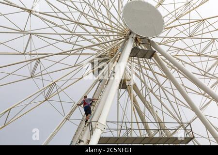 Bournemouth, Dorset, Großbritannien. Juli 2020. Bevor es wieder eröffnet wird, sollten Sie sich das Big Wheel, das Riesenrad, am Pier Approach, Bournemouth, anschauen. Quelle: Carolyn Jenkins/Alamy Live News Stockfoto