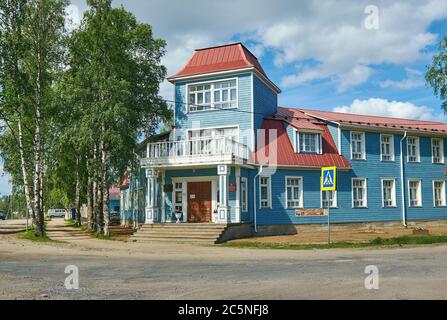 Etnozentrum Kalevalatalo, Kalevala, Verwaltungszentrum des Kalevalsky Bezirks in der Republik Karelien, Russland. Stockfoto