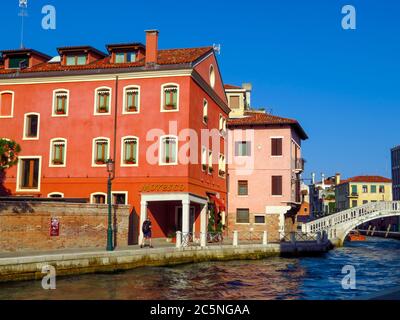 Venedig, Italien - 20. Juni 2017: Bunte Architektur in Venedig, Italien Stockfoto