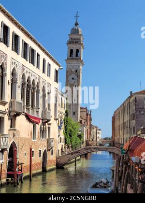 Venedig, Italien - 20. Juni 2017: Fallender campanile in Venedig Stockfoto