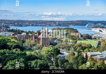 Vogelperspektive St Marys Cathedral Hyde Park und Sydney Harbour Sydney Australien Stockfoto