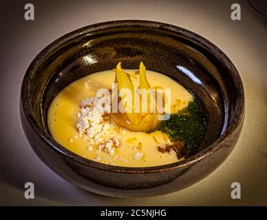 Gourmet-Gericht von Michelin-Sternekoch Thomas Kellermann Stockfoto