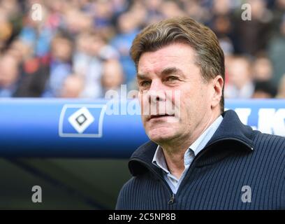 Hamburg, Deutschland. März 2020. Fußball: 2. Bundesliga, 25. Spieltag: Hamburger SV - Jahn Regensburg im Volksparkstadion. Hamburgs Trainer Dieter Hecking. (An dpa: 'Hamburger SV: Keine weitere Zusammenarbeit mit Trainer Hecking') Quelle: Daniel Bockwoldt/dpa - WICHTIGER HINWEIS: Gemäß den Bestimmungen der DFL Deutsche Fußball Liga und des DFB Deutscher Fußball-Bund ist es untersagt, im Stadion und/oder aus dem Spiel aufgenommene Aufnahmen in Form von Sequenzbildern und/oder videoähnlichen Fotoserien zu nutzen oder auszunutzen./dpa/Alamy Live News Stockfoto