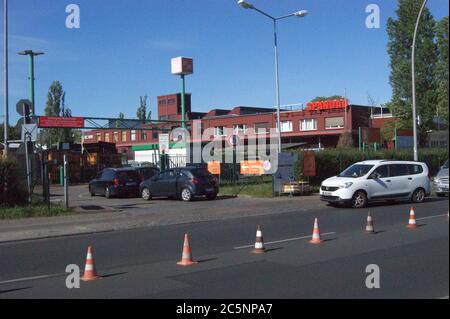 Recyclinghof am Brunsbütteler Damm in Berlin-Spandau: Ansturm auf Wertstoffhöfe während der Corona-Rise Stockfoto