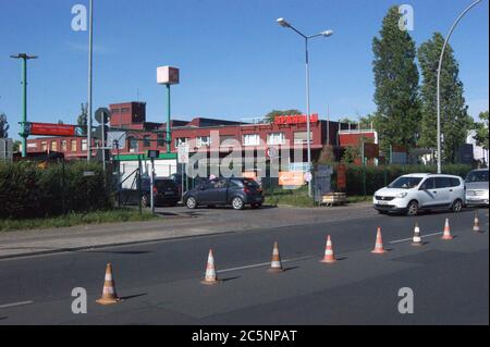 Recyclinghof am Brunsbütteler Damm in Berlin-Spandau: Ansturm auf Wertstoffhöfe während der Corona-Rise Stockfoto