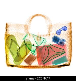 Strohsack mit Gegenständen, farbige Röntgenstrahlen. Stockfoto
