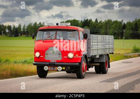 Finnisch hergestellt Wilke LKW, 1964 auf Oldtimer-LKW-Rallye von der Vintage Truck Association of Finland organisiert. Suomusjärvi, Finnland. Juli 20. Stockfoto