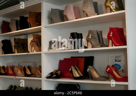 Loft37 ist eine polnische Marke, die maßgeschneiderte Schuhe anbietet. „Mission, die Tradition der polnischen Handwerkskunst mit aktuellen Design- und Schuhtrends zu verbinden“ Stockfoto