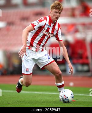 Sam Clucas von Stoke City während des Sky Bet Championship-Spiels im bet365 Stadium, Stoke. Stockfoto