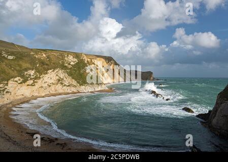 St Oswalds Bay neben Durdle Door in Dorset an der Jurassic Coast. Teil der Dorset AONB und liegt auf der Route des South West Coast Path. Stockfoto