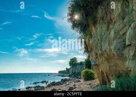 Die Kreidefelsen bei Klein Zicker auf der ostseeinsel Rügen an einem strahlenden Sommertag Stockfoto