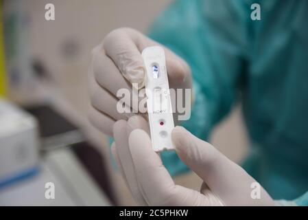 DUQUE DE CAXIAS,(BRASILIEN),MAI,22,2020:Test auf Covid-19, Coronavirus in rio de janeiro in brasilien im Moacyr do Carmos Krankenhaus in Duque de Caxias Stockfoto