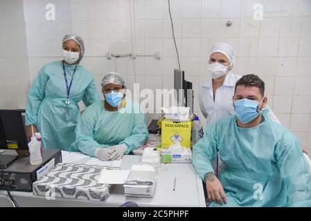 DUQUE DE CAXIAS,(BRASILIEN),MAI,22,2020:Test auf Covid-19, Coronavirus in rio de janeiro in brasilien im Moacyr do Carmos Krankenhaus in Duque de Caxias Stockfoto