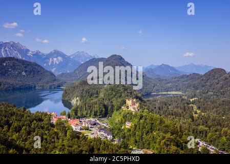 Waldberge rund um Schloss Hohenschwangau in den deutschen Alpen Stockfoto