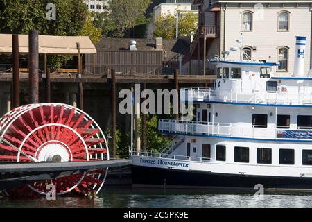 Kaiserin Hornblower Ausflugsboot auf dem Sacramento River, alte Stadt Sacramento, Kalifornien, USA Stockfoto