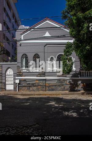 Altes graues Haus in Belo Horizonte Stockfoto