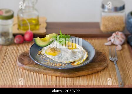Spiegeleier in einer Platte Stockfoto