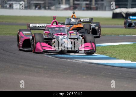 Indianapolis, Indiana, USA. Juli 2020. ALEXANDER ROSSI (98) aus den Vereinigten Staaten fährt während des Rennens für den GMR Grand Prix auf dem Indianapolis Motor Speedway in Indianapolis, Indiana, durch die Kurven. Quelle: Walter G Arce SR Grindstone Medi/ASP/ZUMA Wire/Alamy Live News Stockfoto