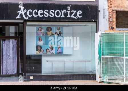 Zubehör Geschäft, Geschäft, geschlossen und leer in High Street, Southend on Sea, Essex, Großbritannien. Verfällt. Das ehemalige Einzelhandelsunternehmen fiel in die Verwaltung Stockfoto
