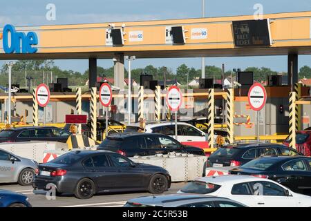 Mautstation auf der Autostrada A1, genannt Amber Highway (Autostrada Bursztynowa) in Rusocin, Polen. 14. Juni 2020 © Wojciech Strozyk / Alamy Stock Photo Stockfoto