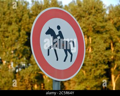 Kein Reitschild mit Pferd und Reiter Stockfoto