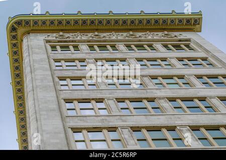 Das Van Antwerp Gebäude ist am 3. Juli 2020 in Mobile, Alabama, abgebildet. Es wurde 1907 erbaut und war der erste Stahlbetonhochhaus des Landes. Stockfoto