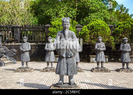 Grab von Khai Dinh mit Manadarin-Wachmann in Hue, Vietnam an einem Sommertag Stockfoto