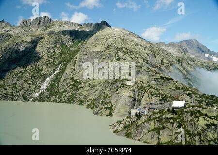 Grimselpass See mit Grimselpass Krankenhaus Stockfoto