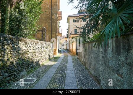 Kleine Allee in Orta Stockfoto