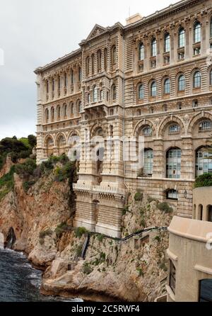 MONTE CARLO, MONACO - APRIL 28: Das Ozeanographische Museum ist ein Museum der Meereswissenschaften am 28. April 2013 in Monte Carlo, Monaco. Es wurde 19 eingeweiht Stockfoto