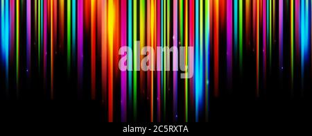 Panomarisch glühende verschwommene Lichtstreifen in Bewegung über auf abstraktem Hintergrund. Regenbogenstrahlen. Led-Leuchte. Zukunftspersehen. Dynamische Szene glänzen. Neonlicht. Stockfoto