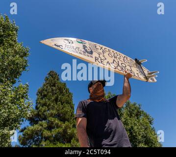 Temecula, Kalifornien, USA. Juli 2020. Demonstranten versammelten sich in Temecula, Kalifornien, um ihre Unterstützung für die Bewegung Black Lives Matter zu zeigen. Kredit: David Barak/ZUMA Wire/Alamy Live Nachrichten Stockfoto