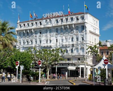 CANNES, FRANKREICH - 6. MAI: Hotel Splendid am 6. Mai 2013 in Cannes, Frankreich. Das Hotel liegt im Zentrum von Cannes in der Nähe des Alten Hafens und der Croisette. Das ho Stockfoto