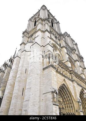 Kathedrale Notre Dame in Paris. Isoliert über Weiß. Stockfoto