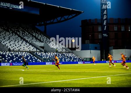 Allgemeine Ansicht Mapei Stadion mit Mond während des italienischen 'Serie A'-Spiels zwischen Sassuolo 4-2 Cagliari im Mapei Stadion am 04. Juli 2020 in Reggio Emilia, Italien. Quelle: Maurizio Borsari/AFLO/Alamy Live News Stockfoto