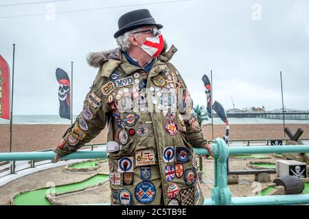 Brighton UK 4. Juli 2020: Die jährliche Mod Weekender in Brighton hatte verständlicherweise eine geringere Beteiligung als in den Vorjahren. Das ist Roy Amos, von Little Stockfoto