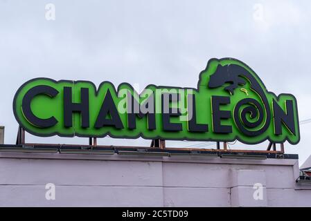 Schild für den Nachtclub Chameleon in Lucy Road, Southend on Sea, Essex, Großbritannien. Marke, Logo Stockfoto