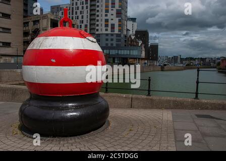 Die Trinity House Buoy auf der Stoke Bridge in Ipswich, Großbritannien Stockfoto