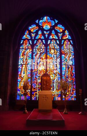 Buntglasfenster in der Black Abbey in Kilkenny, Irland Stockfoto