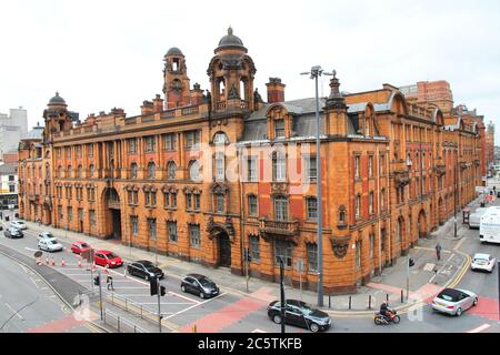 MANCHESTER, Großbritannien - 23. APRIL 2013: Londoner Straßenfeuerwehr in Manchester, Großbritannien. Greater Manchester ist das drittbevölkerungsreichste Stadtgebiet in Großbritannien (2.2 Mio. Stockfoto