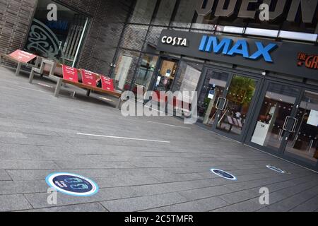 Soziale Distanzierung im Odeon-Kino im MK1 Shopping Park, Milton Keynes Stockfoto