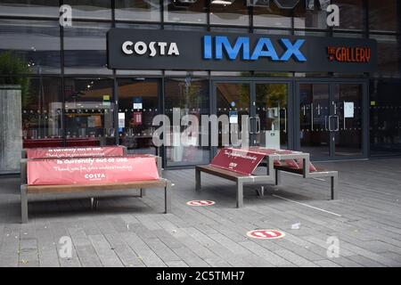 Soziale Distanzierung im Odeon-Kino im MK1 Shopping Park, Milton Keynes Stockfoto