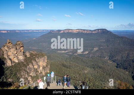 Drei Schwestern und Jamison Valley am Echo Point Katoomba in den blauen Bergen NSW, Australien Stockfoto