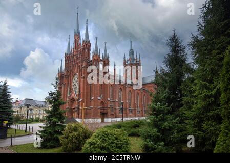 Die Kathedrale der Unbefleckten Empfängnis der Heiligen Jungfrau Maria in Moskau, Russland, eine neugotische katholische Kirche. Stockfoto