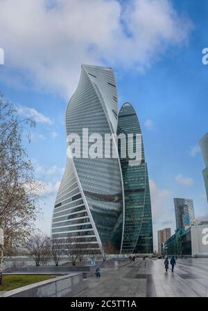 MOSKAU, RUSSLAND. Panoramablick auf die Skyline von Moskau. Moskau International Business Center tagsüber. Panorama von Wolkenkratzern Stockfoto