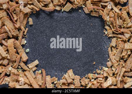 Salzig, Semmelbrösel mit Knoblauch für Bier und einem Rahmen für Kopierraum. Stockfoto