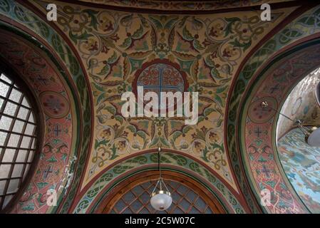 Peterhof, St. Petersburg, Russland. Innenraum der Kathedrale der Heiligen Peter und Paul. Russische orthodoxe Kirche Stockfoto